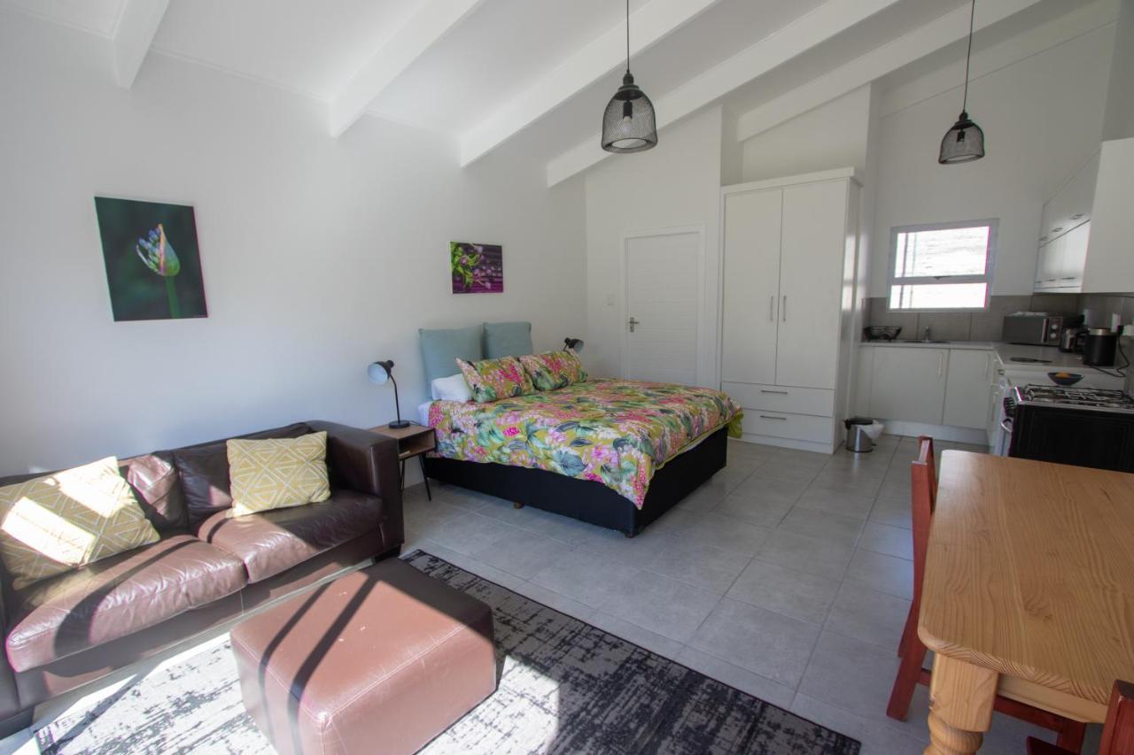 Pine Park Garden Cottages ヨハネスブルグ エクステリア 写真