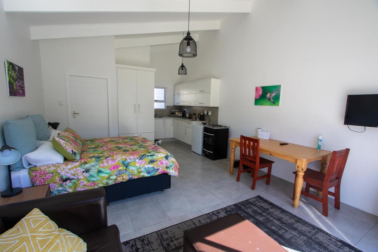 Pine Park Garden Cottages ヨハネスブルグ エクステリア 写真